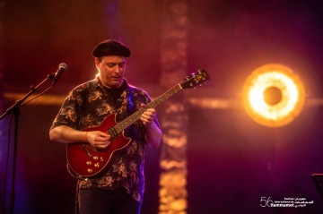 Le compositeur et producteur américain, la légende vivante, Kurt Rosenwinkel sur la scène du Festival International de Hammamet.