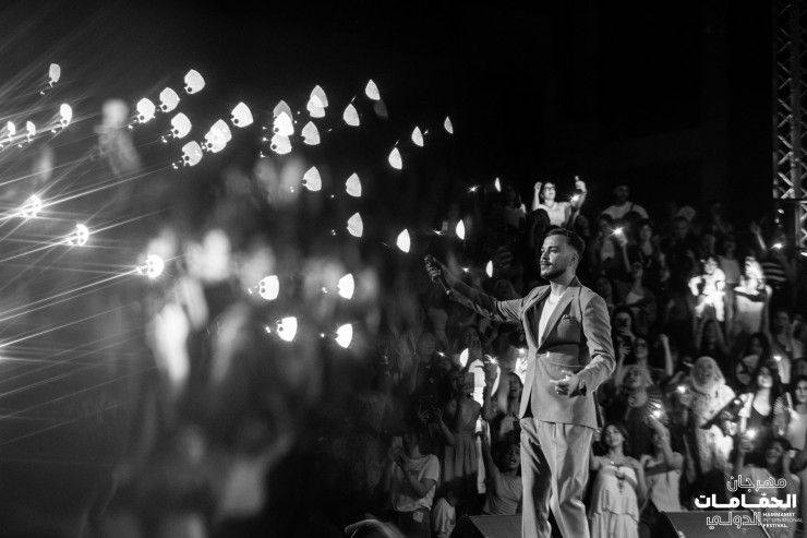 جمهور شبابي يرافق سيلاوي في أولى سهراته بتونس على ركح مهرجان الحمامات الدولي