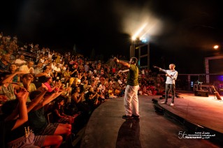 Après 12 ans, L’Orchestre National de Barbès (ONB), de retour au Festival International de Hammamet et continue à faire danser la foule avec leur brassage musical.
