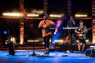 Après 12 ans, L’Orchestre National de Barbès (ONB), de retour au Festival International de Hammamet et continue à faire danser la foule avec leur brassage musical.
