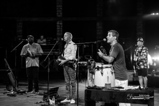 Après 12 ans, L’Orchestre National de Barbès (ONB), de retour au Festival International de Hammamet et continue à faire danser la foule avec leur brassage musical.