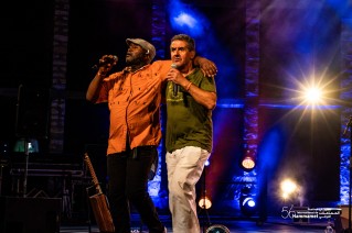 Après 12 ans, L’Orchestre National de Barbès (ONB), de retour au Festival International de Hammamet et continue à faire danser la foule avec leur brassage musical.