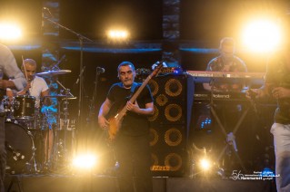 Après 12 ans, L’Orchestre National de Barbès (ONB), de retour au Festival International de Hammamet et continue à faire danser la foule avec leur brassage musical.