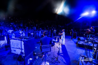 صوت المغرب الفنانة أوم  تقدم ألبوم 