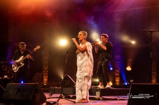 صوت المغرب الفنانة أوم  تقدم ألبوم 