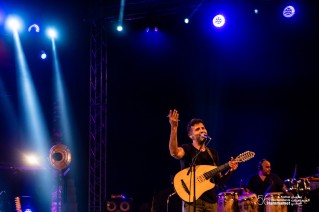 Hamza Namira fait danser le public du Festival International de Hammamet sur une musique égyptienne, tunisienne, folklorique et pop. 