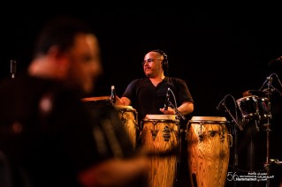 Hamza Namira fait danser le public du Festival International de Hammamet sur une musique égyptienne, tunisienne, folklorique et pop. 