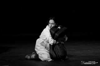 La pièce de théâtre « Club de chant » de Cyrine Gannoun sur la scène du Festival International de Hammamet. 