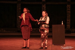 La pièce de théâtre « Club de chant » de Cyrine Gannoun sur la scène du Festival International de Hammamet. 