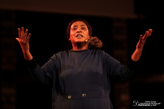 La pièce de théâtre « Club de chant » de Cyrine Gannoun sur la scène du Festival International de Hammamet. 